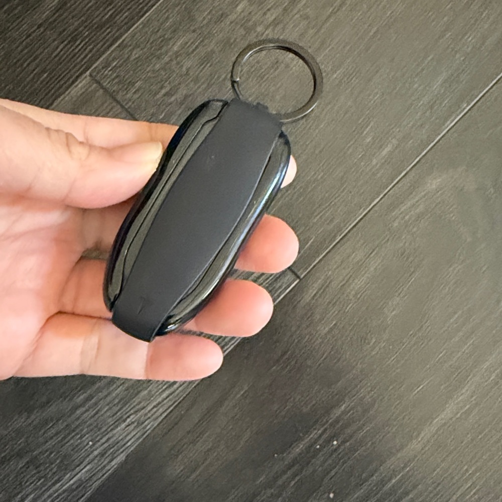 Tesla key fob model y - Picture 2 of 3